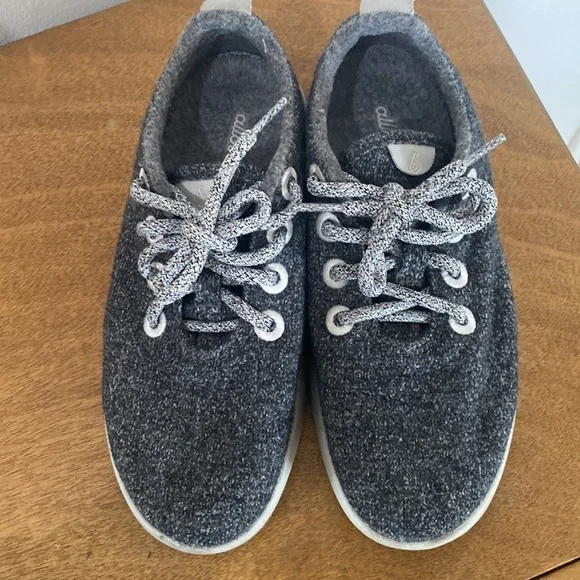 Allbirds - size 6 in excellent used condition - Picture 3 of 4